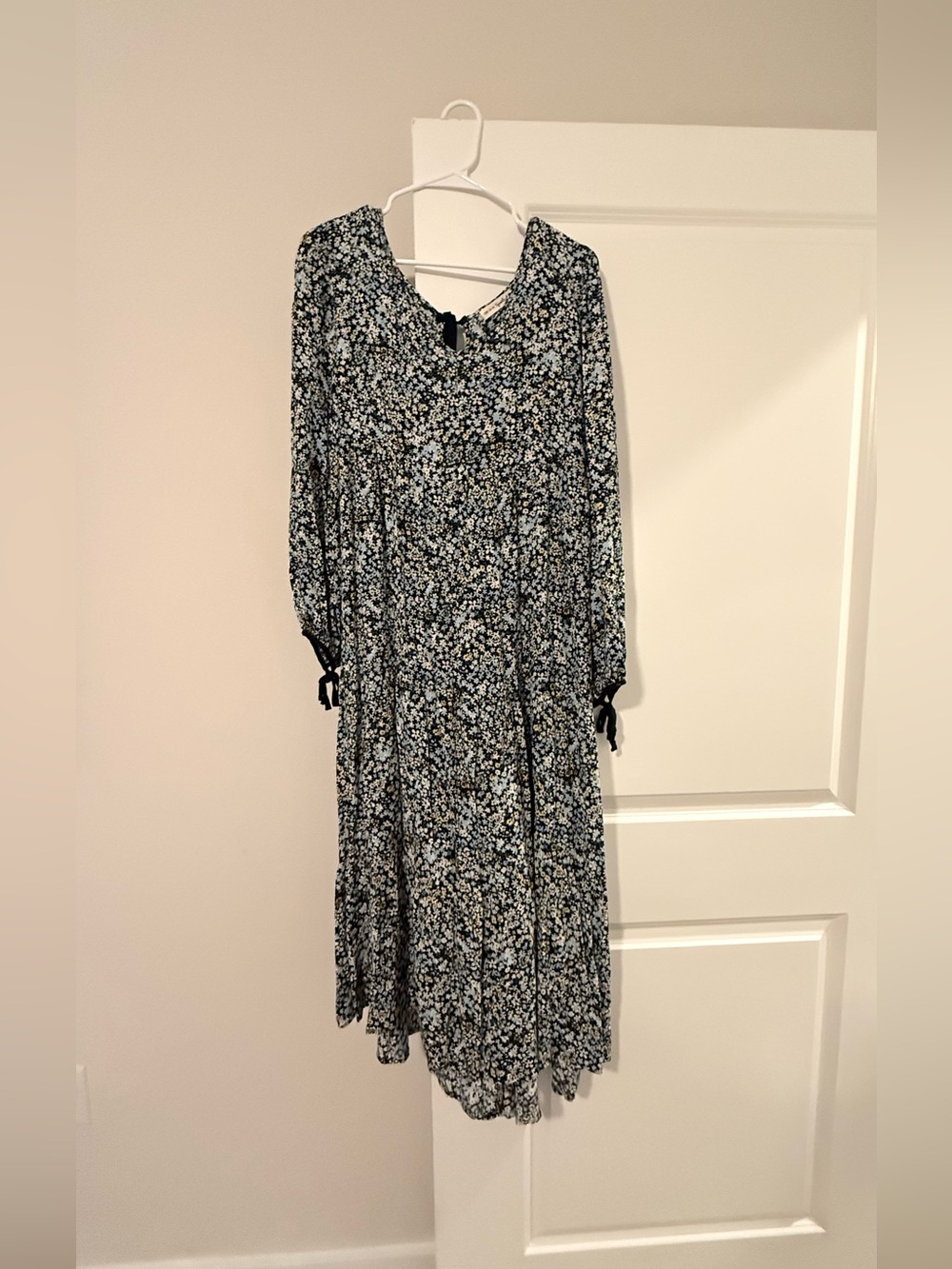 Black and Light Blue Floral Long-Sleeve Maxi Dress - Picture 2 of 8